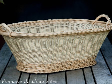Corbeille � linge ovale en osier
