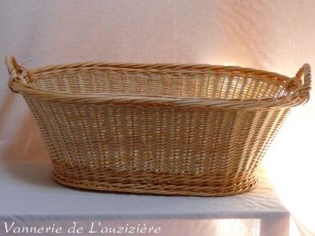 Corbeille � linge ovale en osier