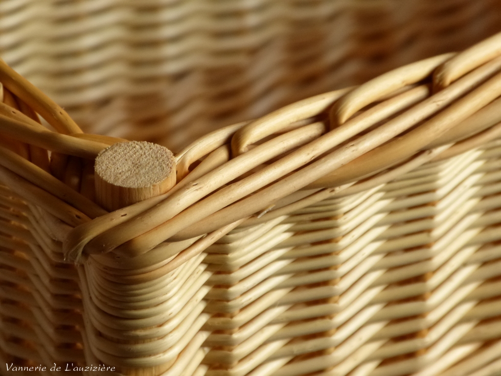 Coffre en osier de rangement en osier blanc et couleur