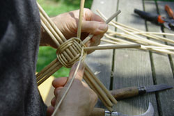 fabrication d'un fond en osier